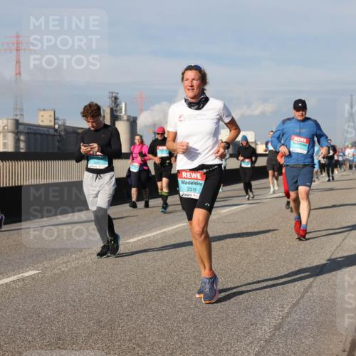 03.10.2025 - Köhlbrandbrückenlauf Lena Gebhardt http://msf.ph/oto/9082150 03.10.2025 10:04:27 Position 2 2319 meine-sportfotos.de