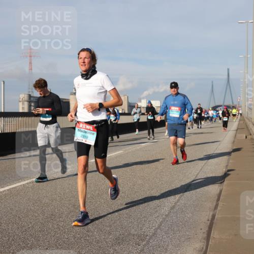 03.10.2025 - Köhlbrandbrückenlauf Lena Gebhardt http://msf.ph/oto/9082165 03.10.2025 10:04:28 Position 2 2319 meine-sportfotos.de