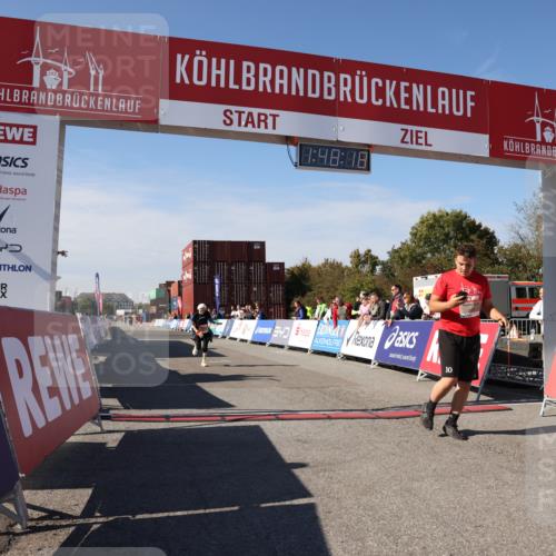03.10.2025 - Köhlbrandbrückenlauf Lena Gebhardt http://msf.ph/oto/9082166 03.10.2025 13:48:18 Ziel 4824, 5735, 6164, 6165 meine-sportfotos.de