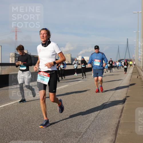 03.10.2025 - Köhlbrandbrückenlauf Lena Gebhardt http://msf.ph/oto/9082182 03.10.2025 10:04:28 Position 2 2319 meine-sportfotos.de