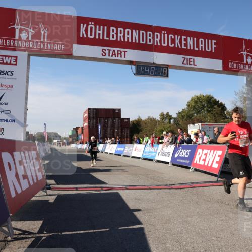 03.10.2025 - Köhlbrandbrückenlauf Lena Gebhardt http://msf.ph/oto/9082184 03.10.2025 13:48:18 Ziel 4824, 5735, 6164, 6165 meine-sportfotos.de