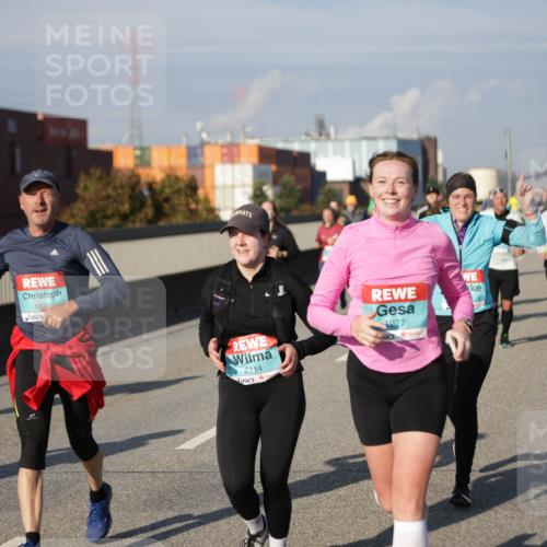 03.10.2025 - Köhlbrandbrückenlauf Jannik Wohlers http://msf.ph/oto/9082187 03.10.2025 10:05:17 Position 3 1036, 2114, 1977 meine-sportfotos.de