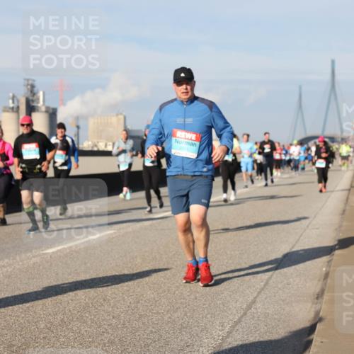 03.10.2025 - Köhlbrandbrückenlauf Lena Gebhardt http://msf.ph/oto/9082189 03.10.2025 10:04:29 Position 2 2001 meine-sportfotos.de