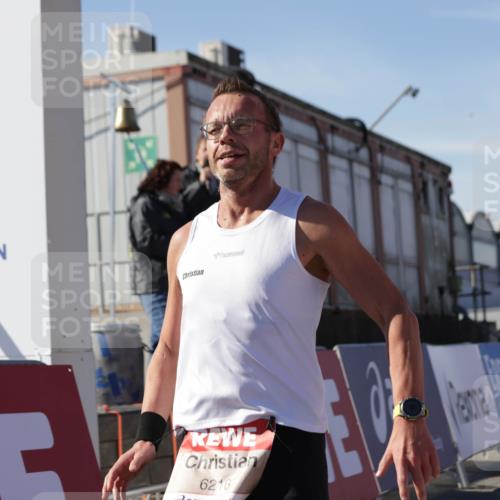 03.10.2025 - Köhlbrandbrückenlauf Jannik Wohlers http://msf.ph/oto/9082190 03.10.2025 12:50:59 Ziel 4072, 6216, 6552 meine-sportfotos.de