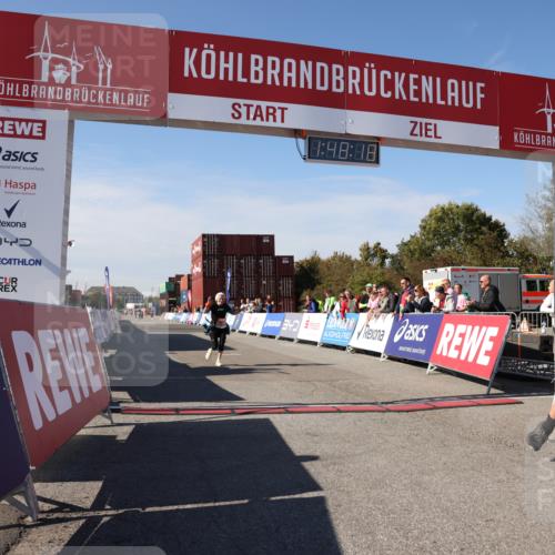 03.10.2025 - Köhlbrandbrückenlauf Lena Gebhardt http://msf.ph/oto/9082192 03.10.2025 13:48:19 Ziel 4824, 5735, 6164, 6165 meine-sportfotos.de