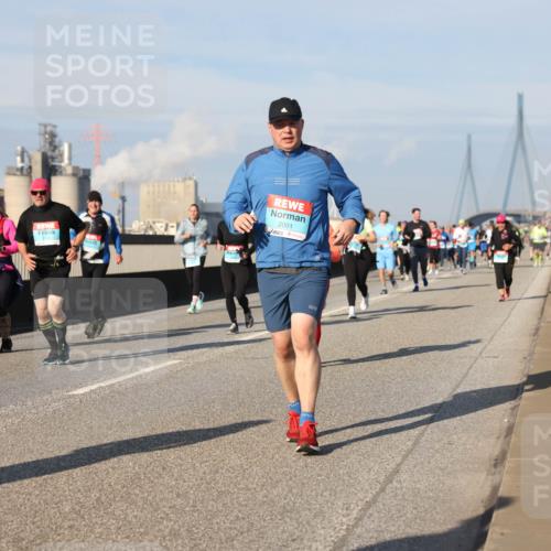 03.10.2025 - Köhlbrandbrückenlauf Lena Gebhardt http://msf.ph/oto/9082193 03.10.2025 10:04:29 Position 2 2001 meine-sportfotos.de