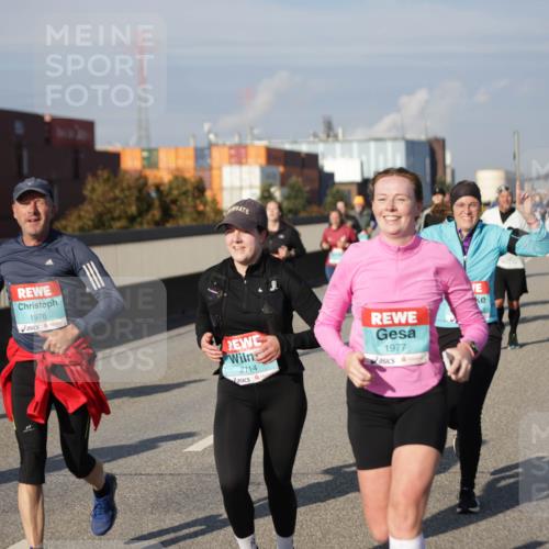 03.10.2025 - Köhlbrandbrückenlauf Jannik Wohlers http://msf.ph/oto/9082195 03.10.2025 10:05:17 Position 3 1976, 2114, 1977 meine-sportfotos.de