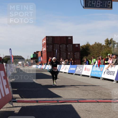 03.10.2025 - Köhlbrandbrückenlauf Lena Gebhardt http://msf.ph/oto/9082200 03.10.2025 13:48:19 Ziel 4824, 5735, 6164, 6165 meine-sportfotos.de