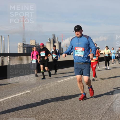 03.10.2025 - Köhlbrandbrückenlauf Lena Gebhardt http://msf.ph/oto/9082219 03.10.2025 10:04:29 Position 2 2001 meine-sportfotos.de