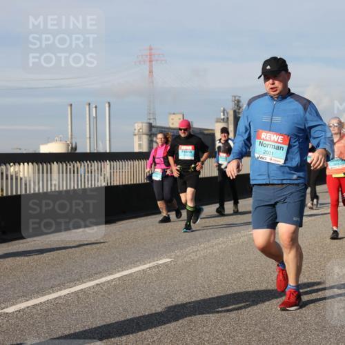 03.10.2025 - Köhlbrandbrückenlauf Lena Gebhardt http://msf.ph/oto/9082244 03.10.2025 10:04:30 Position 2 2001 meine-sportfotos.de