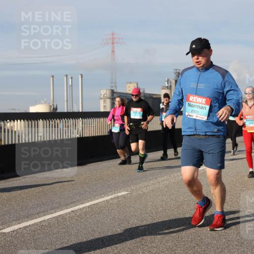 03.10.2025 - Köhlbrandbrückenlauf Lena Gebhardt http://msf.ph/oto/9082250 03.10.2025 10:04:30 Position 2 2001 meine-sportfotos.de