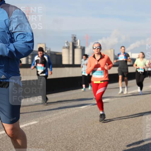 03.10.2025 - Köhlbrandbrückenlauf Lena Gebhardt http://msf.ph/oto/9082255 03.10.2025 10:04:31 Position 2  meine-sportfotos.de