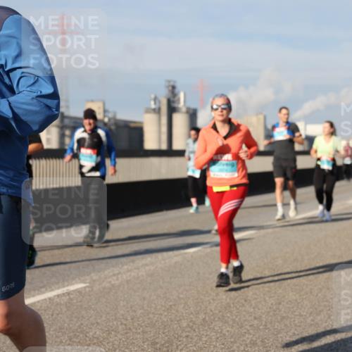 03.10.2025 - Köhlbrandbrückenlauf Lena Gebhardt http://msf.ph/oto/9082258 03.10.2025 10:04:31 Position 2 20 meine-sportfotos.de