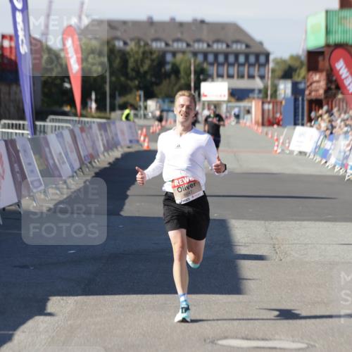 03.10.2025 - Köhlbrandbrückenlauf Jannik Wohlers http://msf.ph/oto/9082265 03.10.2025 12:51:18 Ziel 6047 meine-sportfotos.de