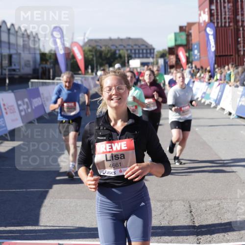03.10.2025 - Köhlbrandbrückenlauf Jannik Wohlers http://msf.ph/oto/9082271 03.10.2025 13:18:11 Ziel 4472, 4473, 4581, 4600, 4620, 4661, 4682, 4950, 5209, 5454, 6001, 6310, 6326, 6633, 6634 meine-sportfotos.de