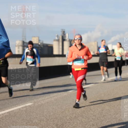 03.10.2025 - Köhlbrandbrückenlauf Lena Gebhardt http://msf.ph/oto/9082272 03.10.2025 10:04:31 Position 2  meine-sportfotos.de