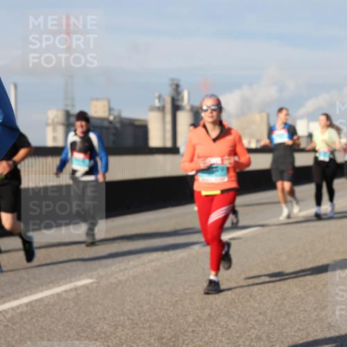 03.10.2025 - Köhlbrandbrückenlauf Lena Gebhardt http://msf.ph/oto/9082276 03.10.2025 10:04:31 Position 2  meine-sportfotos.de
