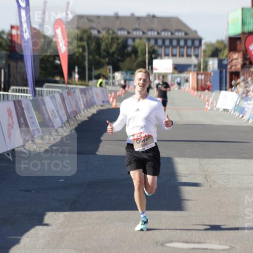 03.10.2025 - Köhlbrandbrückenlauf Jannik Wohlers http://msf.ph/oto/9082278 03.10.2025 12:51:18 Ziel 6047 meine-sportfotos.de