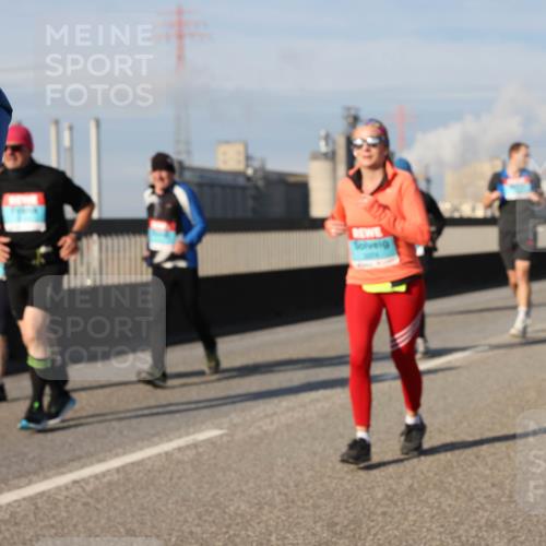 03.10.2025 - Köhlbrandbrückenlauf Lena Gebhardt http://msf.ph/oto/9082289 03.10.2025 10:04:31 Position 2  meine-sportfotos.de