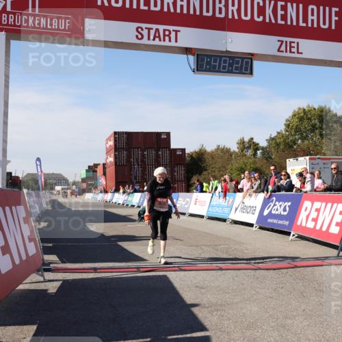 03.10.2025 - Köhlbrandbrückenlauf Lena Gebhardt http://msf.ph/oto/9082297 03.10.2025 13:48:21 Ziel 4824, 5735, 6164, 6165 meine-sportfotos.de