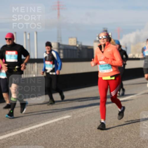 03.10.2025 - Köhlbrandbrückenlauf Lena Gebhardt http://msf.ph/oto/9082304 03.10.2025 10:04:31 Position 2  meine-sportfotos.de