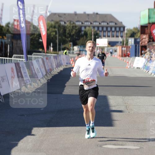 03.10.2025 - Köhlbrandbrückenlauf Jannik Wohlers http://msf.ph/oto/9082308 03.10.2025 12:51:18 Ziel 6047 meine-sportfotos.de