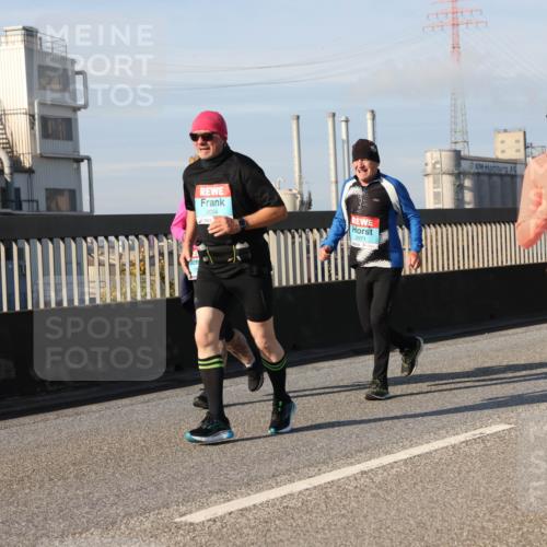 03.10.2025 - Köhlbrandbrückenlauf Lena Gebhardt http://msf.ph/oto/9082314 03.10.2025 10:04:31 Position 2 2094, 2971, 3074 meine-sportfotos.de