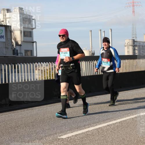 03.10.2025 - Köhlbrandbrückenlauf Lena Gebhardt http://msf.ph/oto/9082320 03.10.2025 10:04:31 Position 2 2094, 2971, 3074 meine-sportfotos.de