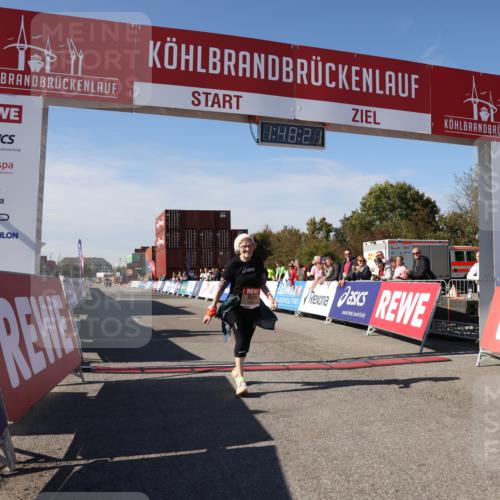 03.10.2025 - Köhlbrandbrückenlauf Lena Gebhardt http://msf.ph/oto/9082321 03.10.2025 13:48:22 Ziel 4824, 5735, 6164, 6165 meine-sportfotos.de