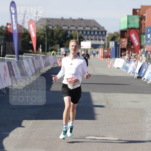 03.10.2025 - Köhlbrandbrückenlauf Jannik Wohlers http://msf.ph/oto/9082324 03.10.2025 12:51:19 Ziel 6047 meine-sportfotos.de