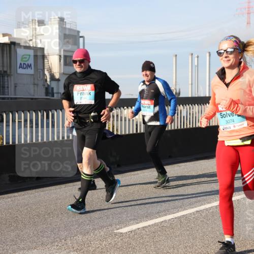 03.10.2025 - Köhlbrandbrückenlauf Lena Gebhardt http://msf.ph/oto/9082346 03.10.2025 10:04:32 Position 2 2094, 2971, 3074 meine-sportfotos.de