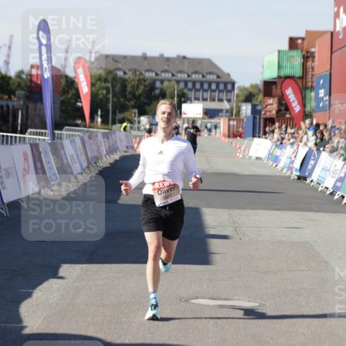 03.10.2025 - Köhlbrandbrückenlauf Jannik Wohlers http://msf.ph/oto/9082351 03.10.2025 12:51:19 Ziel 6047 meine-sportfotos.de