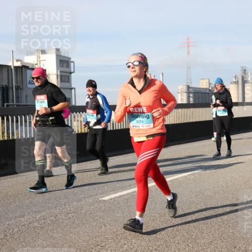03.10.2025 - Köhlbrandbrückenlauf Lena Gebhardt http://msf.ph/oto/9082353 03.10.2025 10:04:32 Position 2 3074 meine-sportfotos.de