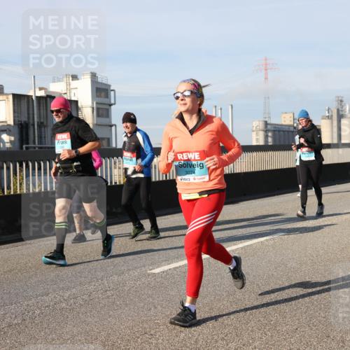 03.10.2025 - Köhlbrandbrückenlauf Lena Gebhardt http://msf.ph/oto/9082358 03.10.2025 10:04:32 Position 2 3074 meine-sportfotos.de