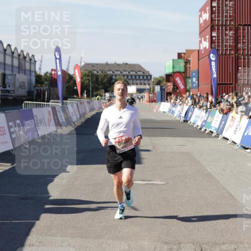 03.10.2025 - Köhlbrandbrückenlauf Jannik Wohlers http://msf.ph/oto/9082367 03.10.2025 12:51:20 Ziel 6047 meine-sportfotos.de
