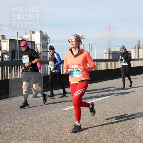 03.10.2025 - Köhlbrandbrückenlauf Lena Gebhardt http://msf.ph/oto/9082368 03.10.2025 10:04:32 Position 2 3074 meine-sportfotos.de