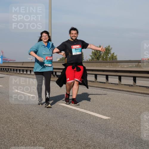 03.10.2025 - Köhlbrandbrückenlauf Fabian Wolf http://msf.ph/oto/9082374 03.10.2025 10:18:37 Position 3 3, 2178, 2179 meine-sportfotos.de