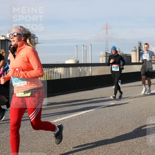 03.10.2025 - Köhlbrandbrückenlauf Lena Gebhardt http://msf.ph/oto/9082379 03.10.2025 10:04:33 Position 2 2094, 3074 meine-sportfotos.de