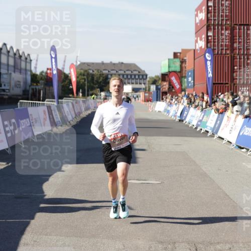03.10.2025 - Köhlbrandbrückenlauf Jannik Wohlers http://msf.ph/oto/9082381 03.10.2025 12:51:20 Ziel 6047 meine-sportfotos.de