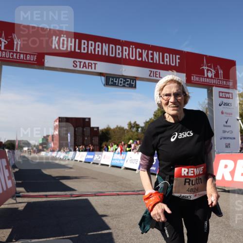 03.10.2025 - Köhlbrandbrückenlauf Lena Gebhardt http://msf.ph/oto/9082385 03.10.2025 13:48:24 Ziel 4824, 5735 meine-sportfotos.de