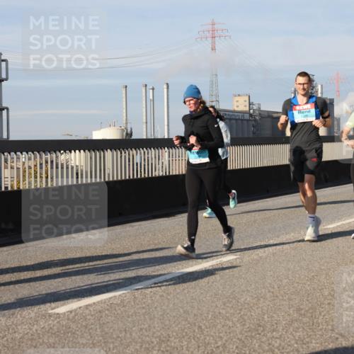 03.10.2025 - Köhlbrandbrückenlauf Lena Gebhardt http://msf.ph/oto/9082390 03.10.2025 10:04:33 Position 2 2374 meine-sportfotos.de