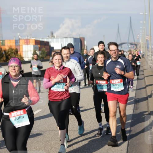 03.10.2025 - Köhlbrandbrückenlauf Jannik Wohlers http://msf.ph/oto/9082391 03.10.2025 10:05:36 Position 3 2829, 2028, 3660, 3151 meine-sportfotos.de
