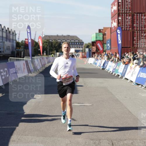 03.10.2025 - Köhlbrandbrückenlauf Jannik Wohlers http://msf.ph/oto/9082394 03.10.2025 12:51:20 Ziel 6047 meine-sportfotos.de