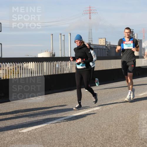 03.10.2025 - Köhlbrandbrückenlauf Lena Gebhardt http://msf.ph/oto/9082397 03.10.2025 10:04:33 Position 2 2374 meine-sportfotos.de