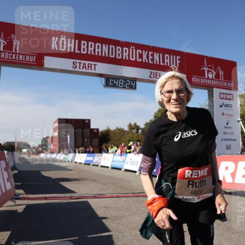 03.10.2025 - Köhlbrandbrückenlauf Lena Gebhardt http://msf.ph/oto/9082399 03.10.2025 13:48:24 Ziel 4824, 5735 meine-sportfotos.de