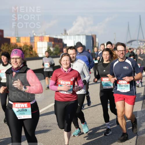 03.10.2025 - Köhlbrandbrückenlauf Jannik Wohlers http://msf.ph/oto/9082403 03.10.2025 10:05:36 Position 3 2829, 3660, 3151 meine-sportfotos.de