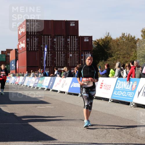 03.10.2025 - Köhlbrandbrückenlauf Lena Gebhardt http://msf.ph/oto/9082426 03.10.2025 13:48:47 Ziel 5581 meine-sportfotos.de