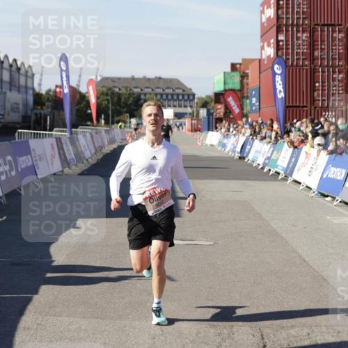 03.10.2025 - Köhlbrandbrückenlauf Jannik Wohlers http://msf.ph/oto/9082434 03.10.2025 12:51:20 Ziel 6047 meine-sportfotos.de