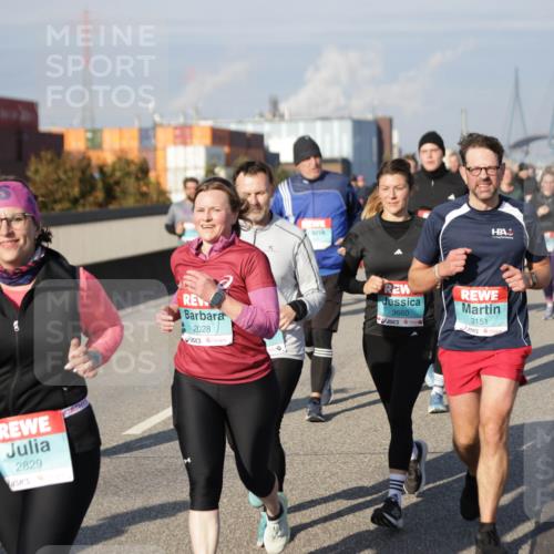 03.10.2025 - Köhlbrandbrückenlauf Jannik Wohlers http://msf.ph/oto/9082438 03.10.2025 10:05:36 Position 3 2829, 2028, 3660, 3151 meine-sportfotos.de