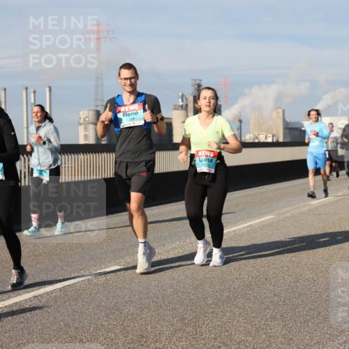 03.10.2025 - Köhlbrandbrückenlauf Lena Gebhardt http://msf.ph/oto/9082443 03.10.2025 10:04:34 Position 2 2562, 2374, 373 meine-sportfotos.de